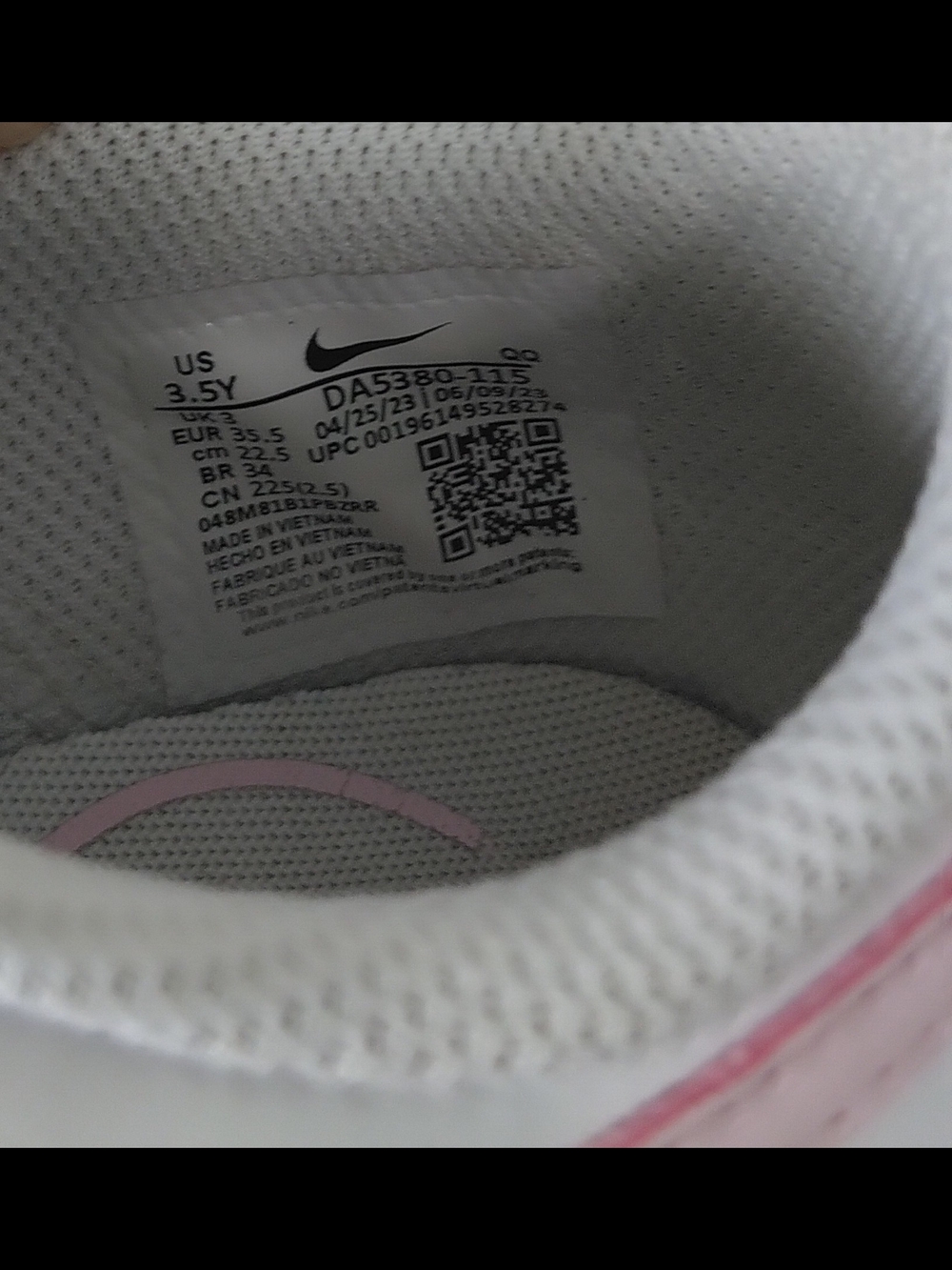 Nike Girls White Leather Low-Top Sneakers with Pink Swoosh - Picture 3 of 7